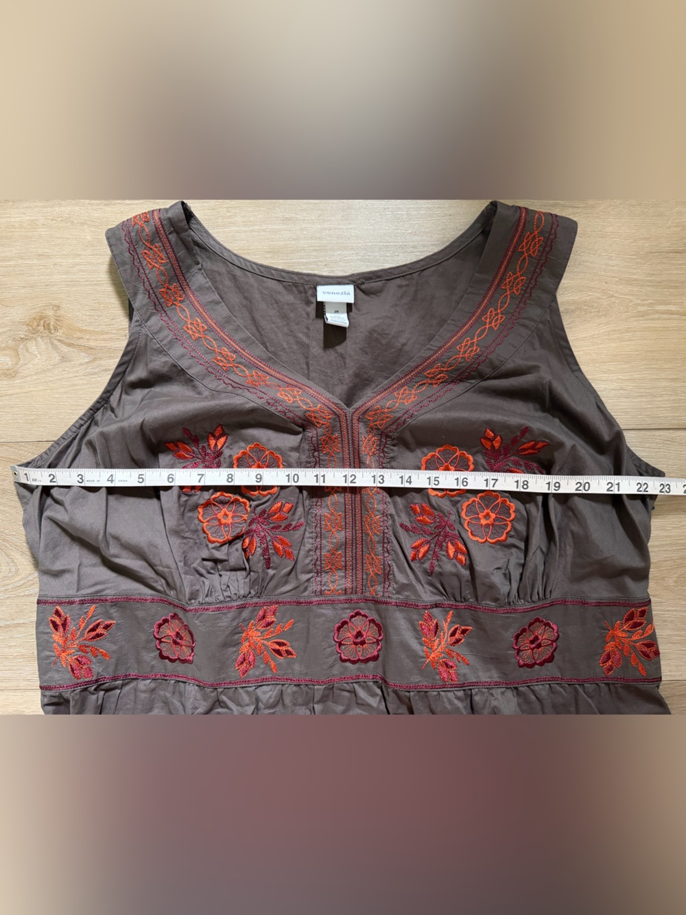 VENEZIA Vintage Embroidered Sleeveless Empire Waist Top EUC - Picture 2 of 6